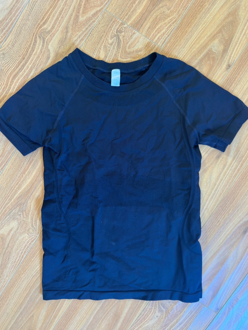 WoMen's black Atheltic Gym Shirt Performance Crew Neck Shirt